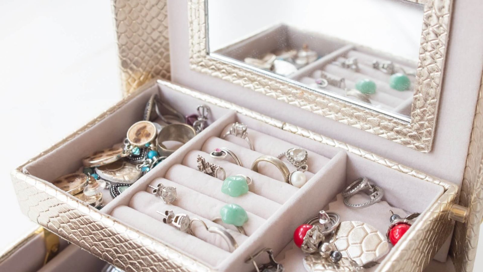 Best Tips for Storing Jewelry Safely