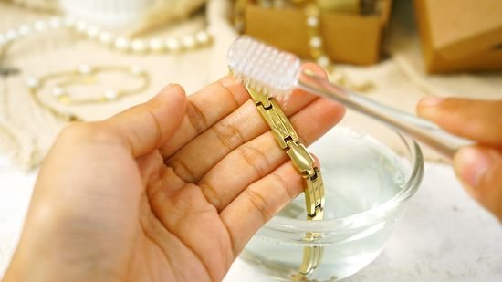 Best Ways to Clean Gold Jewelry