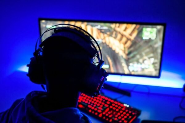 How to Stay Safe While Gaming Online